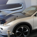 Lightyear One太阳能充电式电动汽车在英国首次亮相
