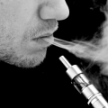 密歇根州成为第一个禁止调味电子烟的州
