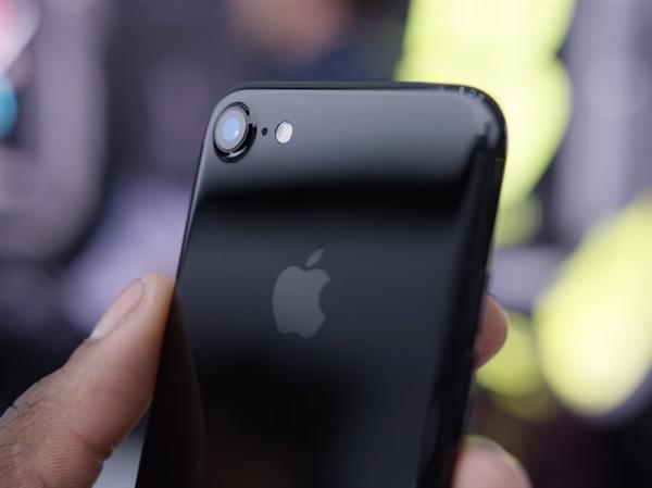 首批iPhone  7到货开箱图：玫瑰金和黑色成为主流的照片 - 1