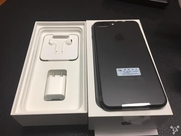 首批iPhone 7到货开箱图：玫瑰金和黑色成为主流的照片 - 10