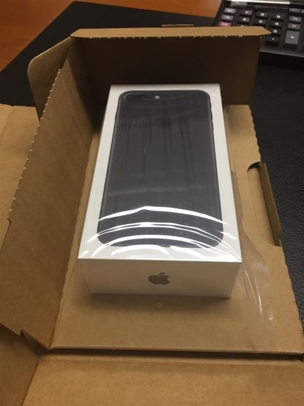 首批iPhone 7到货开箱图：玫瑰金和黑色成为主流的照片 - 11