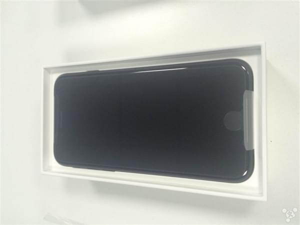 首批iPhone 7到货开箱图：玫瑰金和黑色成为主流的照片 - 13
