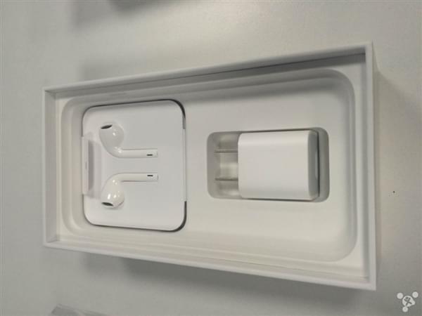 首批iPhone 7到货开箱图：玫瑰金和黑色成为主流的照片 - 14