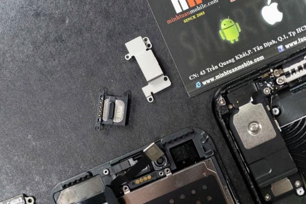 2675mAh容量电池：iPhone  7 Plus拆解视频的照片 - 2