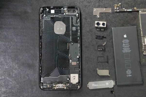 2675mAh容量电池：iPhone  7 Plus拆解视频的照片 - 3