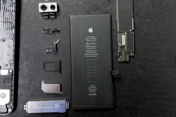 2675mAh容量电池：iPhone  7 Plus拆解视频的照片 - 8