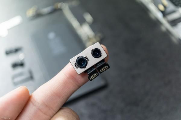 2675mAh容量电池：iPhone  7 Plus拆解视频的照片 - 6