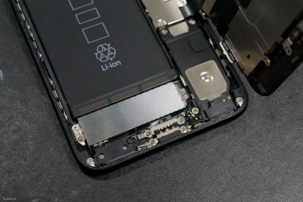 2675mAh容量电池：iPhone  7 Plus拆解视频的照片 - 18
