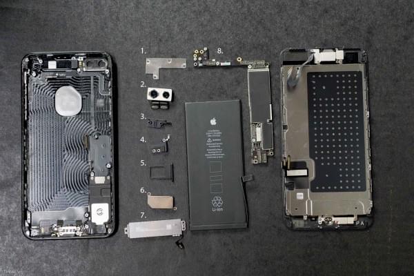 2675mAh容量电池：iPhone  7 Plus拆解视频的照片 - 17