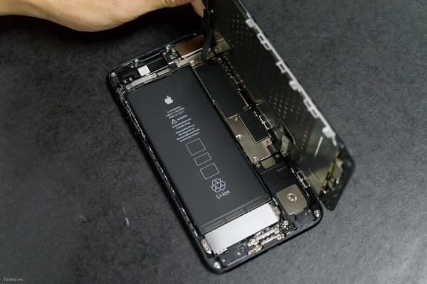 2675mAh容量电池：iPhone  7 Plus拆解视频的照片 - 19