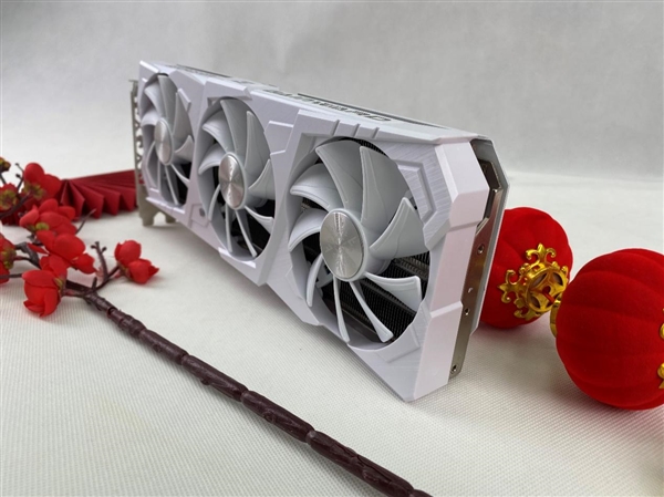2K 100+FPS展现超凡性能！耕升 RTX 4070搭配DLSS 3实现流畅光追游戏体验